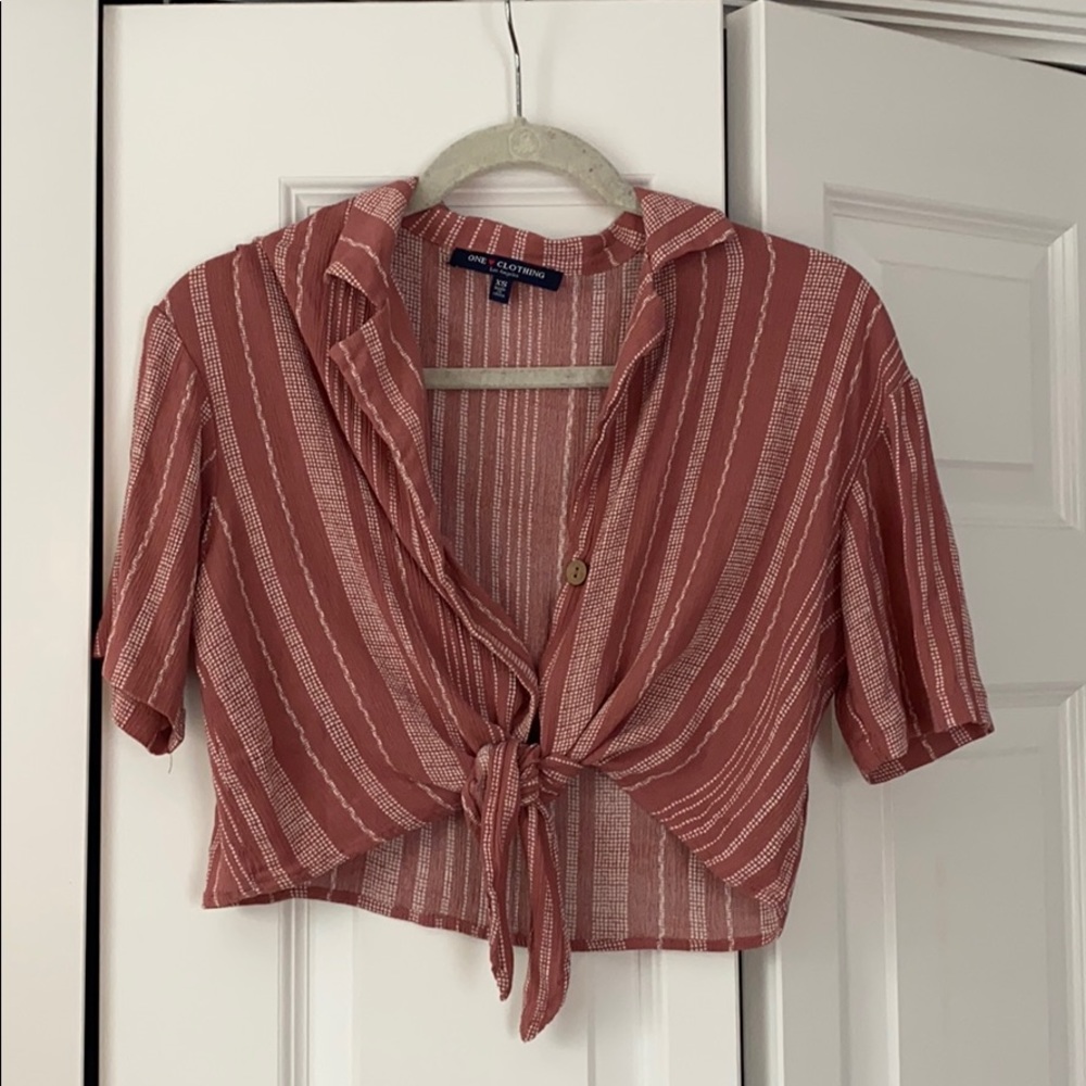 Short sleeve bottom tie top